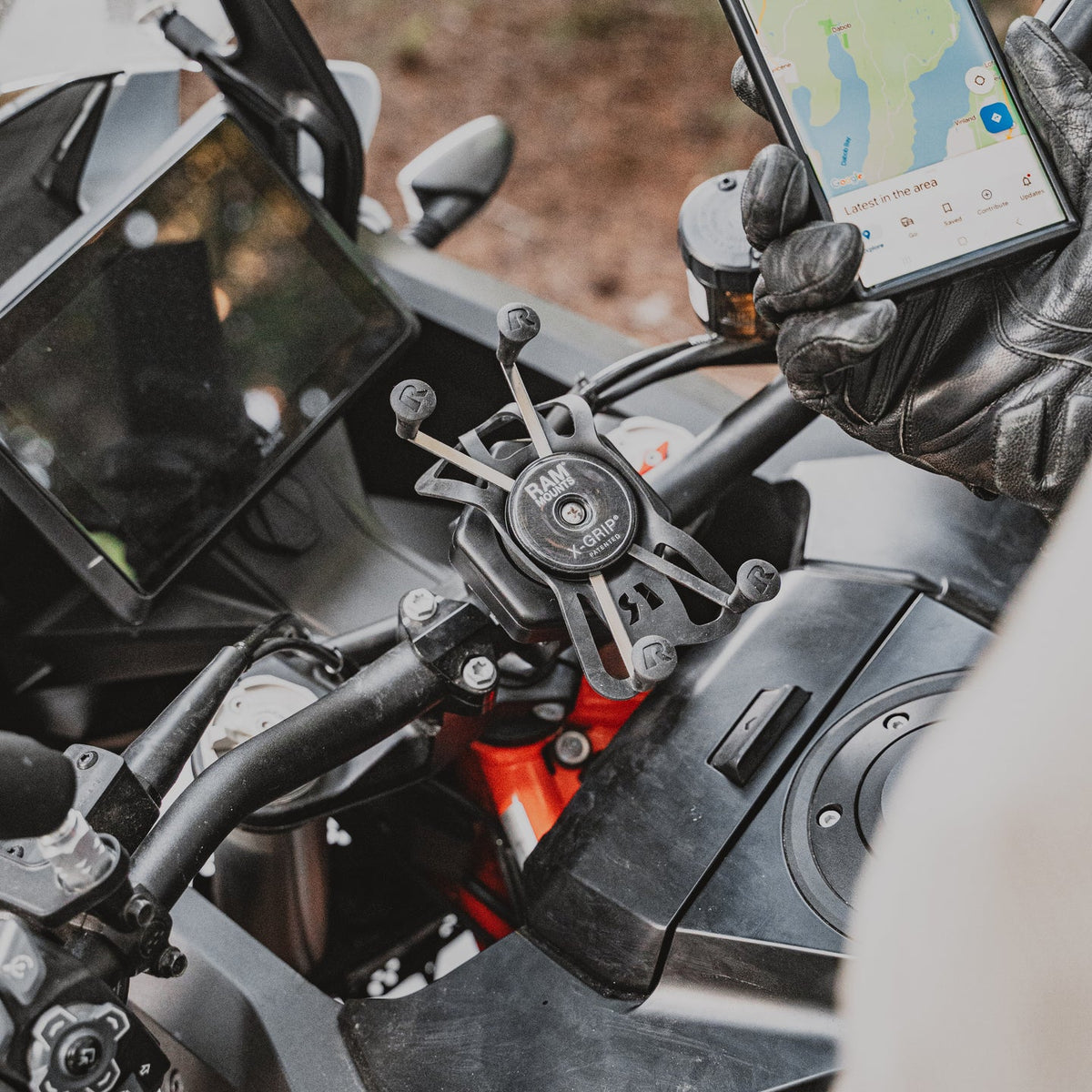RAM X-Grip Large Phone Mount with Vibe-Safe and Tough-Claw (RAM-HOL-UN10-462-400)