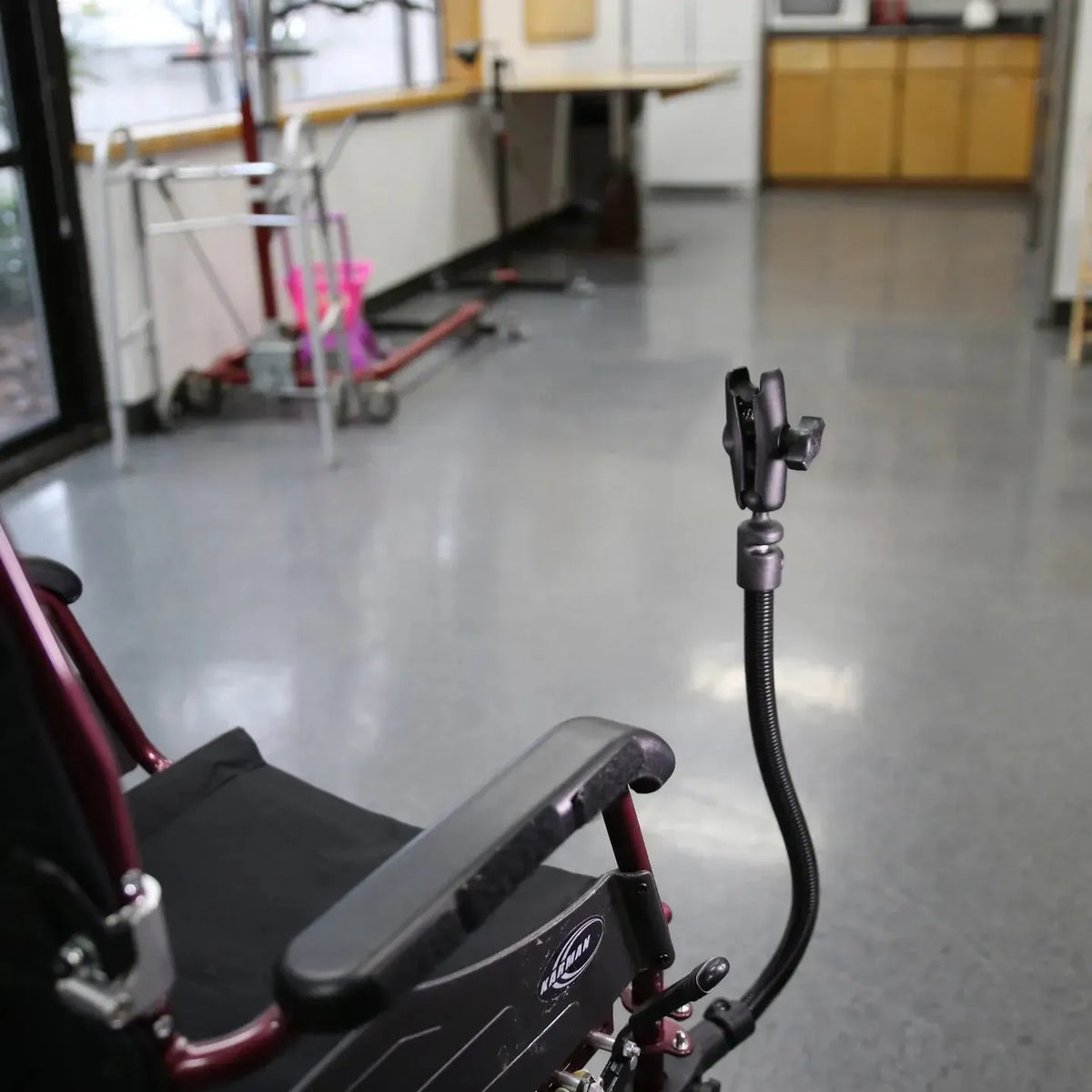 RAM Tough-Claw with 26" Flex-Rod Extension Arm for Wheelchairs (RAP-400-18-B-201)