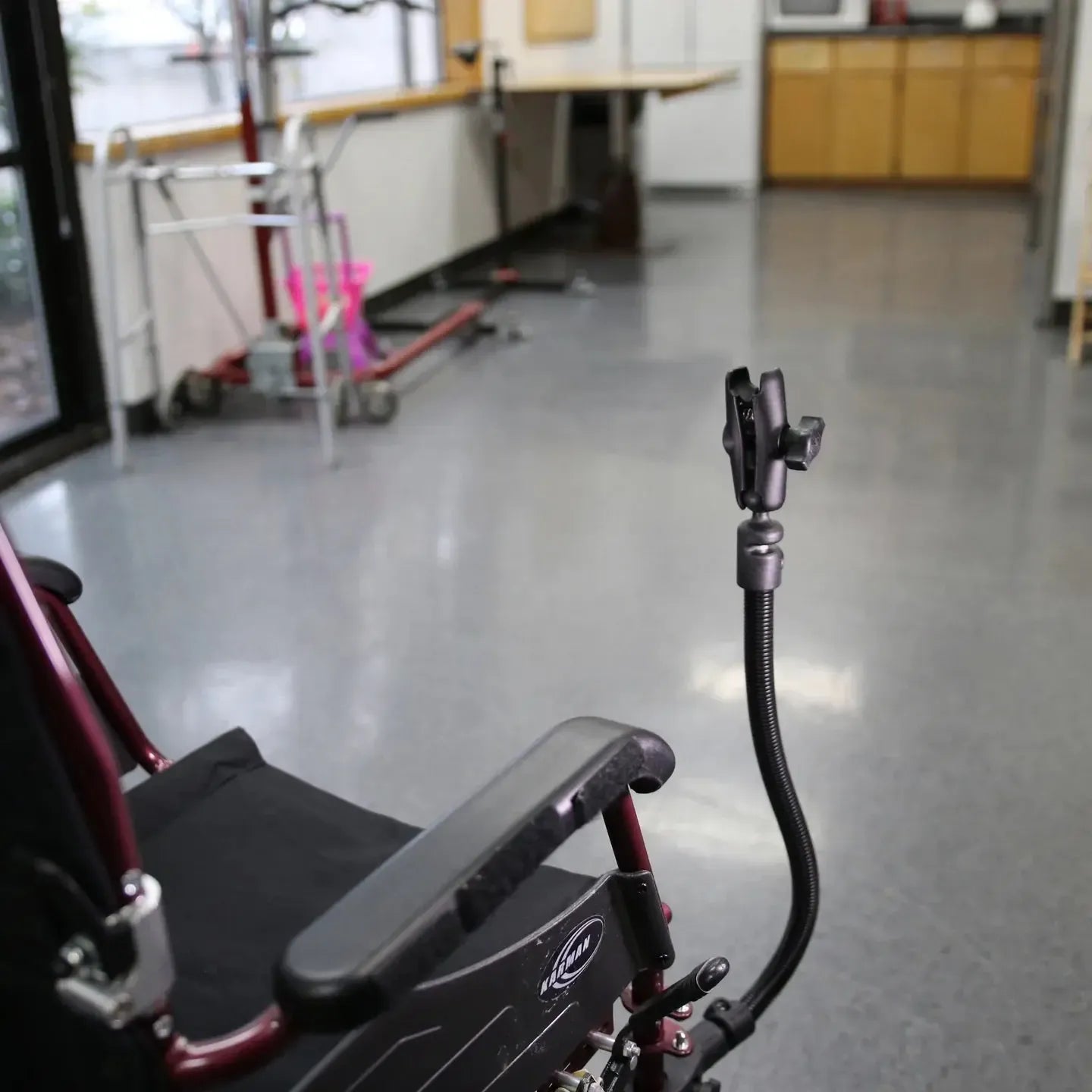 RAM Tough-Claw with 26" Flex-Rod Extension Arm for Wheelchairs (RAP-400-18-B-201)